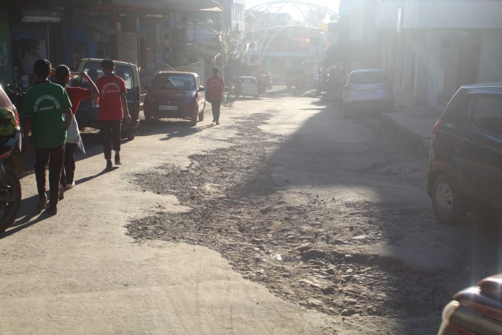 Alahuto Colony near HDFC Bank